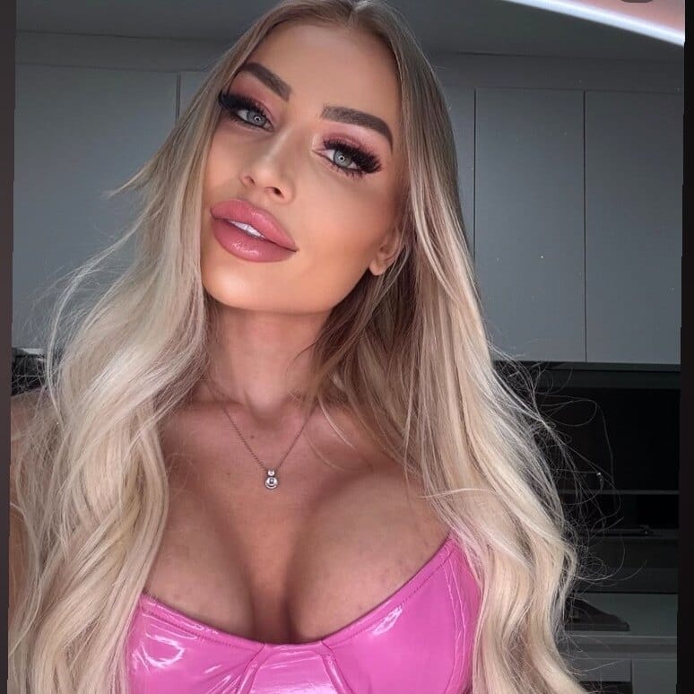 Photo of Bella Valentines, creator on OnlyFans with exclusive content
